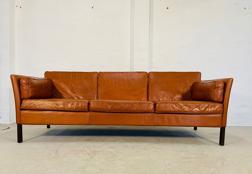 Mid Century Vintage Dänisch Mogens Hansen 3 Person Sofa In Coganc Leder