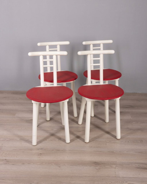 Set di 4 sedie vintage anni '80 in legno e vinile rosso, design italiano.