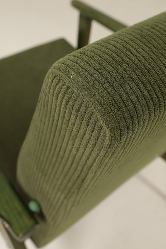 Image 1 of Vintage loungestoel van olijfgroen corduroy, groen hout, mid-century design, 1960.