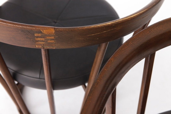 Set van 4 vintage fauteuils in tonvorm, jaren 70, Duitse beukenhouten eetkamerstoelen, zwart kunstleer, (photo 8 of 12)