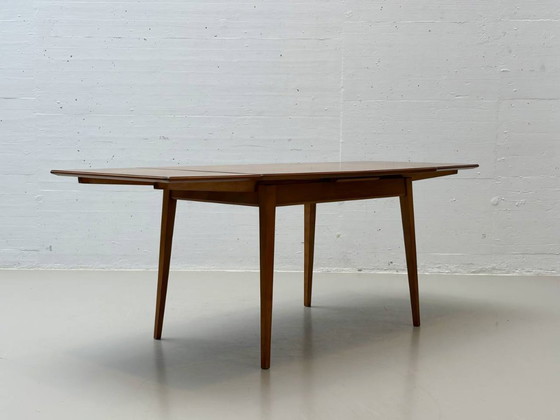 Image 1 of Uitschuifbare eettafel van kersenhout uit Willisau, Zwitserland, jaren 60.