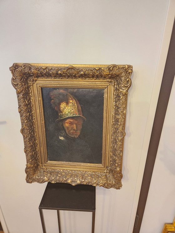 Image 1 of Pintura al óleo antigua - "El hombre del casco de oro" - Según Rembrandt van Rijn - ca. 1900 - Incluye marco barroco monumental