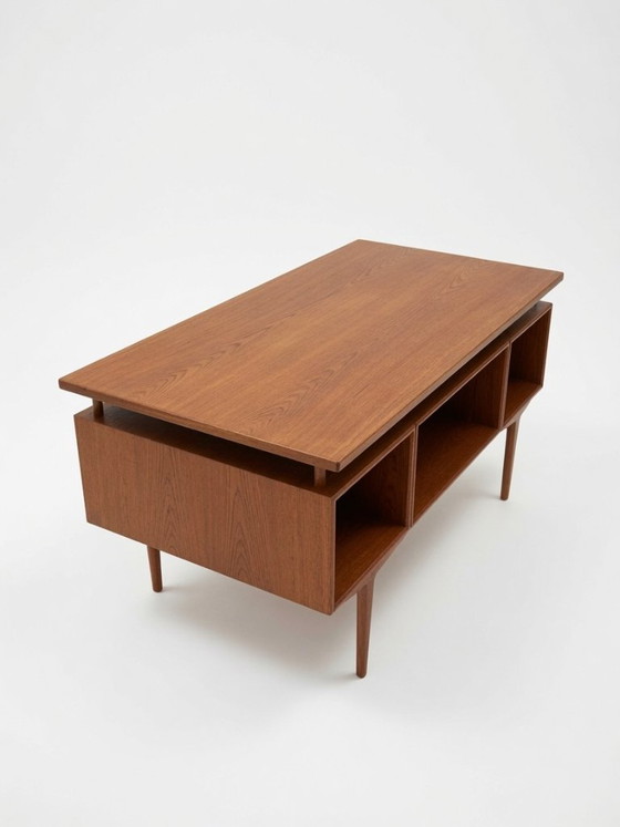 Image 1 of Bureau de direction danois en teck des années 1960