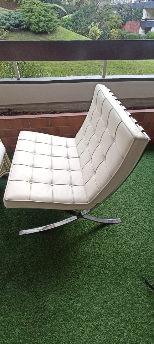 Poltrona Barcelona + poggiapiedi Knoll – Design Mies van der Rohe