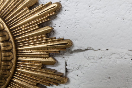 Image 1 of Vintage bolle spiegel uit de jaren 70 met heksenoogmotief en zonnestralenmotief.