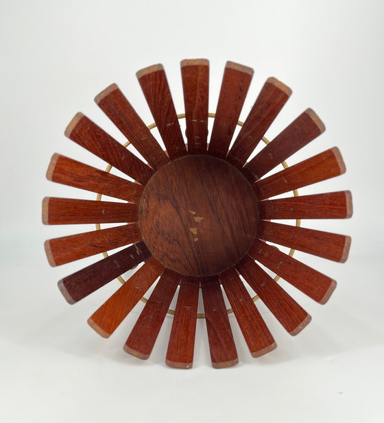 Image 1 of Maceta, jardinera de teca de latón de mediados de siglo Dinamarca