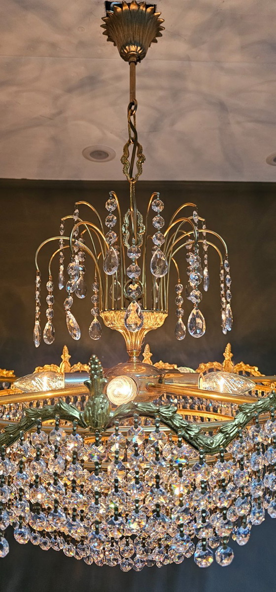 Image 1 of Lustre serti de cristaux taillés.