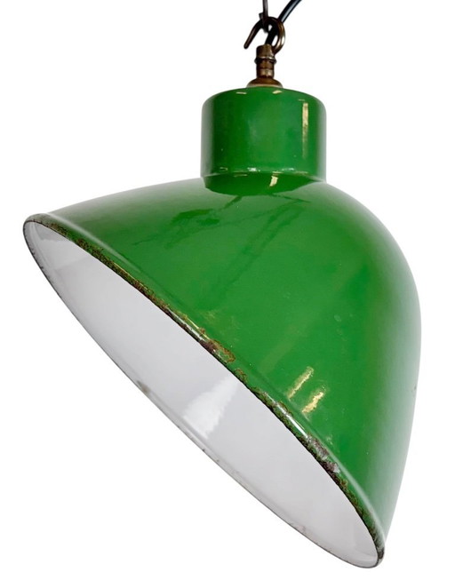 Industriële Britse hanglamp van groen emaille, jaren 60