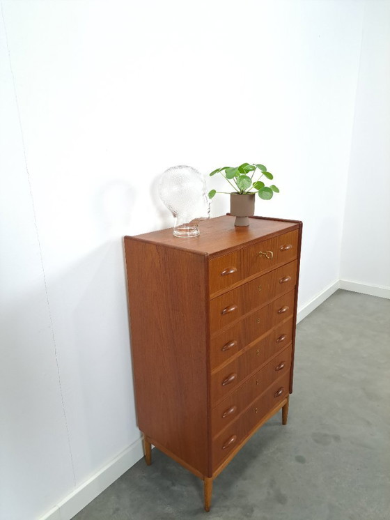 Image 1 of Cómoda danesa de teca con 6 cajones y patas elegantes