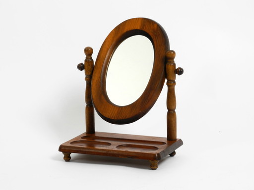 Maravillosa y rara cómoda giratoria original de los años 30, de gran tamaño, fabricada en madera de pino.