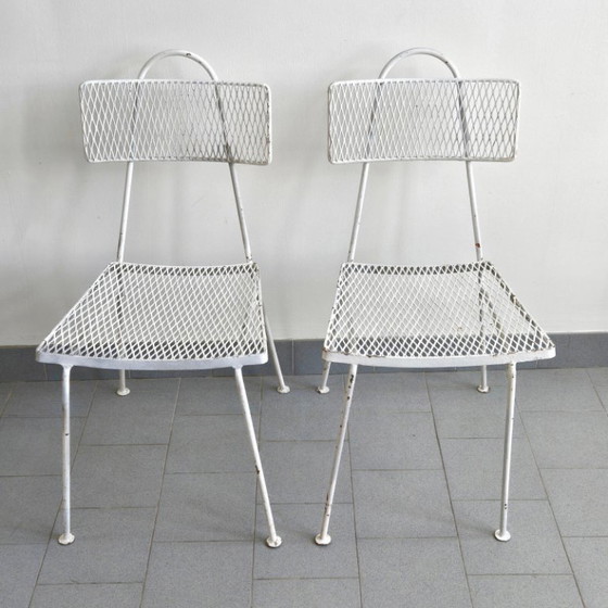 Image 1 of Een paar vintage witte gelakte metalen stoelen uit de jaren 50 van DLG Mathieu Matégot.