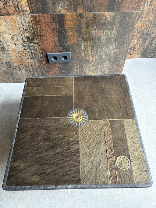 Table basse brutaliste