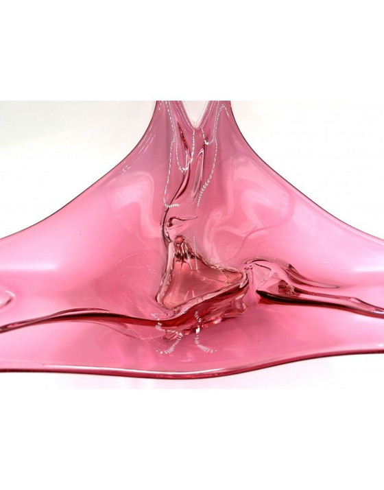 Image 1 of Eine große rosa Kunstglasschale