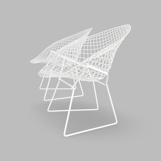 Image 1 of Juego de 2 sillas Diamond de Knoll, diseño de Harry Bertoia, para jardín.