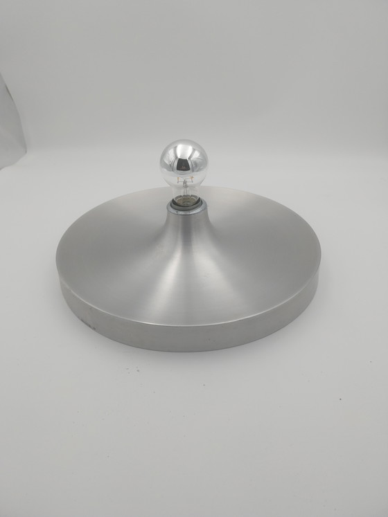 1x 1970er Space Age Aluminium Scheiben Wand-/Deckenleuchte 35cm Durchmesser 7cm Tief im Stil von Charlotte (photo 5 of 8)