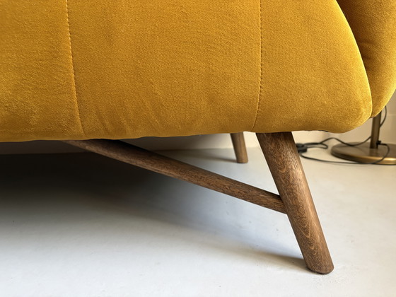 Image 1 of Homestock velvet sofa gold/yellow