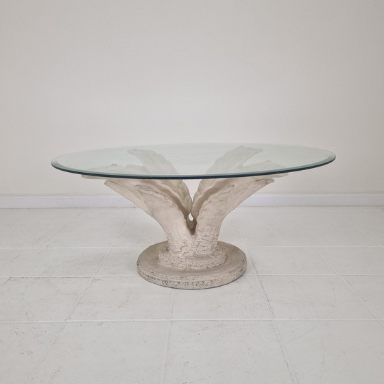 Image 1 of Mesa de centro italiana "Flor" de yeso con placa redonda tallada en facetas, años 70