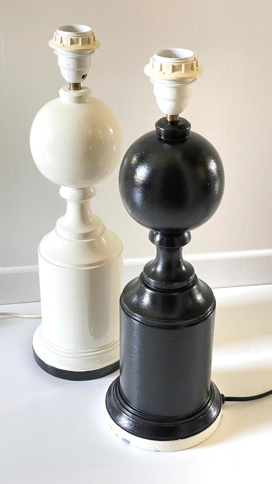 Image 1 of 2 supporti per lampade in legno tornito in bianco e nero VINTAGE