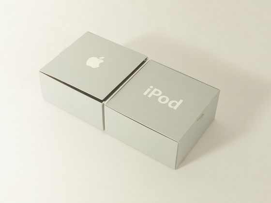 Apple iPod Classic (molette tactile) 10 Go – Décoration, Metal, Plastic (photo 5 of 9)