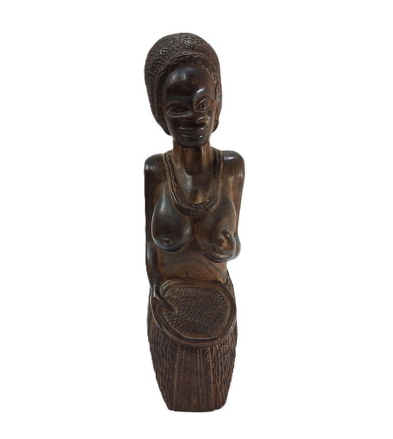 Image 1 of Estatuilla africana de madera antigua de una mujer