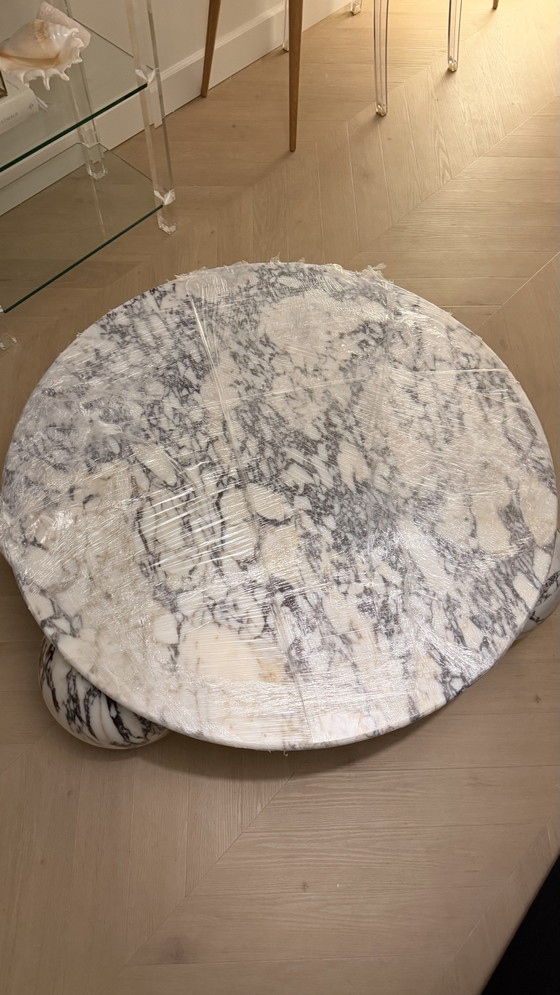 Viola Calacatta Marmor Couchtisch rund – Couchtische (photo 4 of 15)