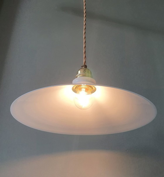 Image 1 of Lampada a sospensione vintage in vetro opalino, stile da banchiere o da calzolaio.