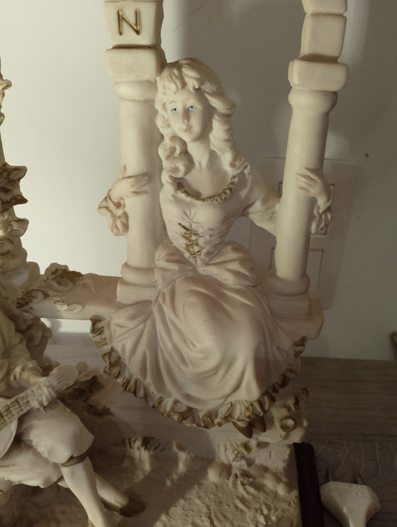 Image 1 of Italiaanse sculptuurlamp Giorgio Armani l'arte nel mondo Capodimonte Florence 