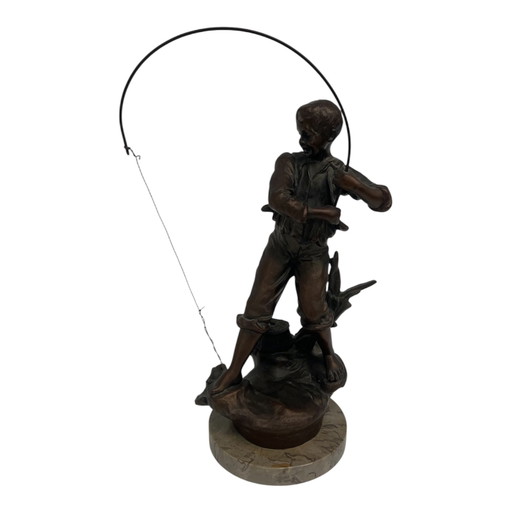 Bronzestatue eines Fischerjungen