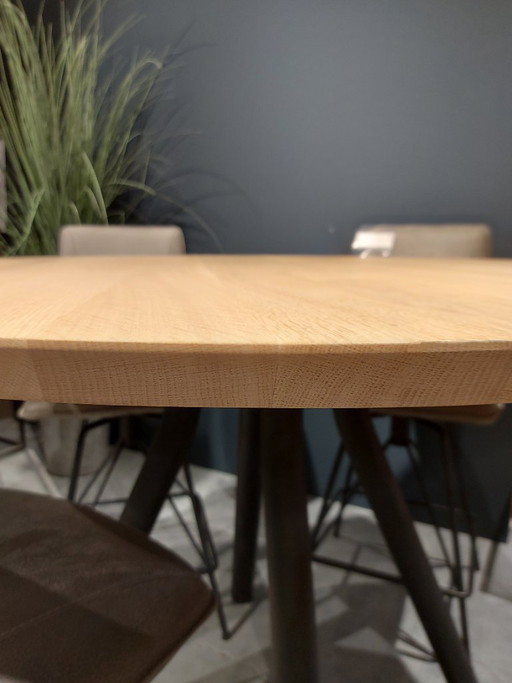 Arvada round bar table by XOOON