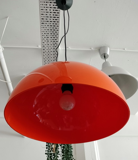 Image 1 of Lampada a sospensione vintage retrò in plexiglass arancione, stile Space Age.