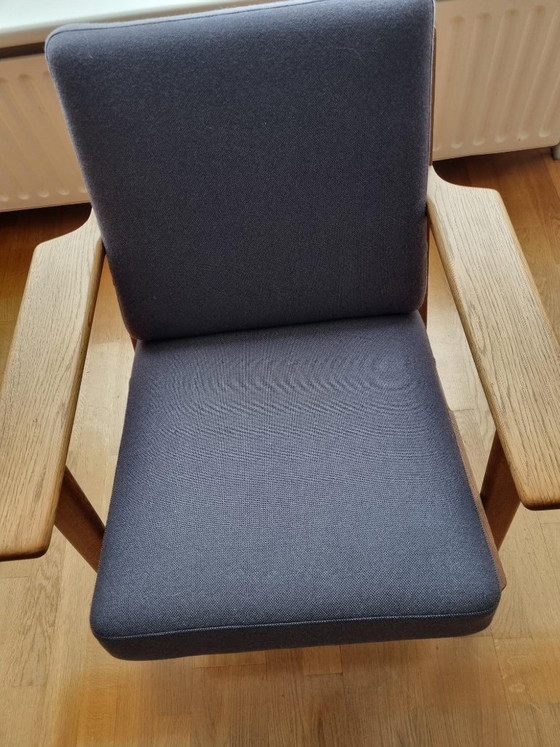 3 Sillones Hans Wegner y Mesa de Centro Tuck – Wool (photo 9 of 16)