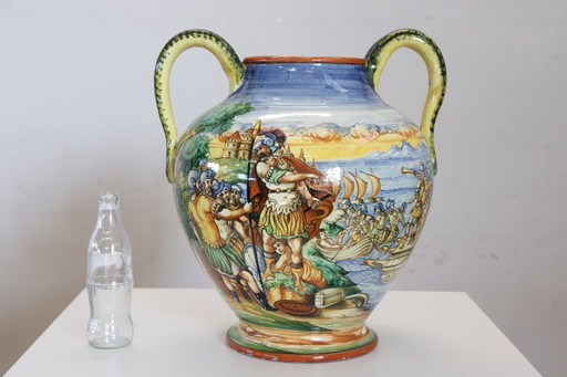 Vase en céramique à décor classique, Florence Italie années 1980