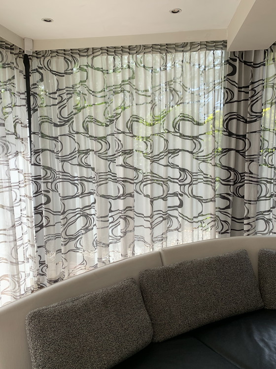 Image 1 of Kendix zwischen den Vorhängen, fast 20 Meter Gesamthöhe des Raumes