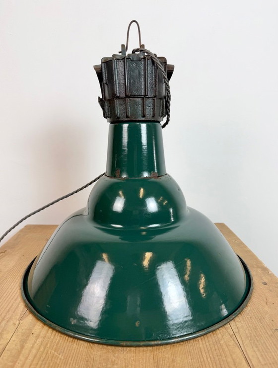 Image 1 of Lámpara colgante industrial francesa de esmalte de petróleo de Sammode, década de 1950.