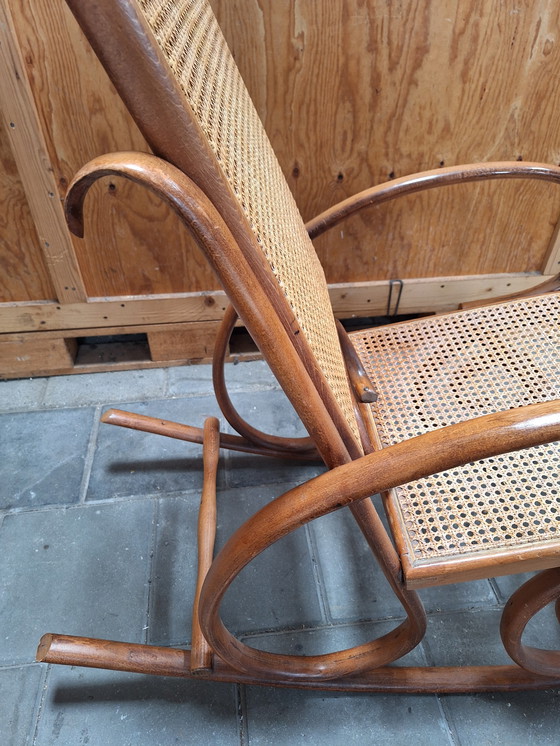 Image 1 of Sedia a dondolo in stile Thonet
