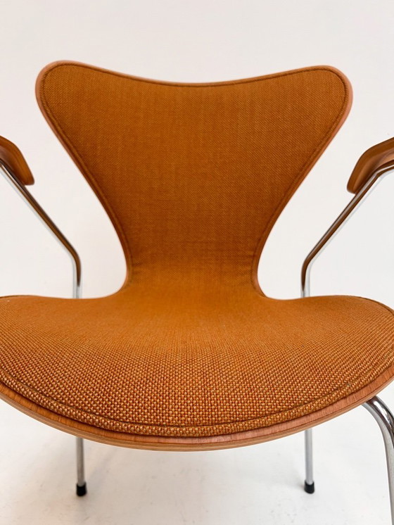Image 1 of Chaise en bois 3207 d'Arne Jacobsen pour Fritz Hansen, années 1980