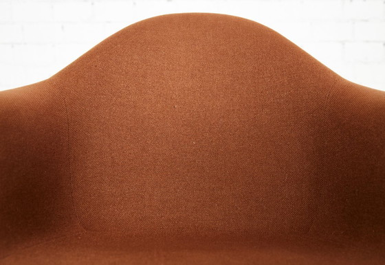 Off-White Dax Fiberglass Chair by Charles & Ray Eames for Vitra – Side chairs (photo 16 of 20)