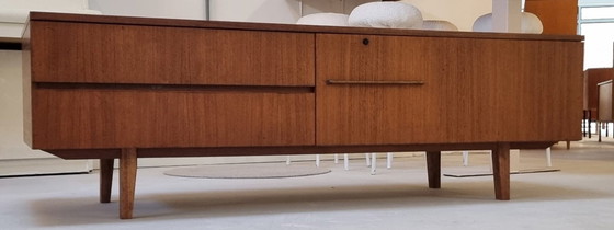 Image 1 of Credenza bassa di metà secolo