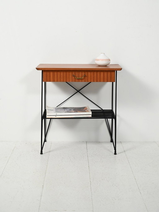 Mesita de noche escandinava de caoba y hierro de IKEA, modelo “Rolf”