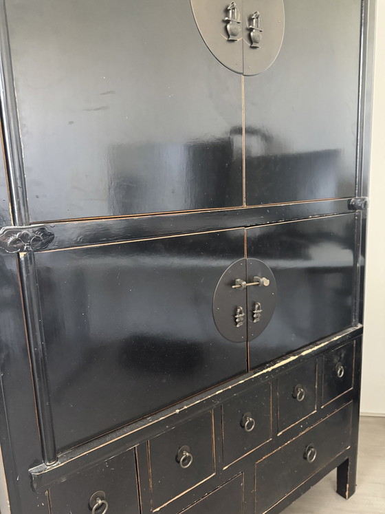 Antiker chinesischer Schrank, schwarz – 105 x 61 x 182 cm – Schränke, Metal, Wood (photo 8 of 14)