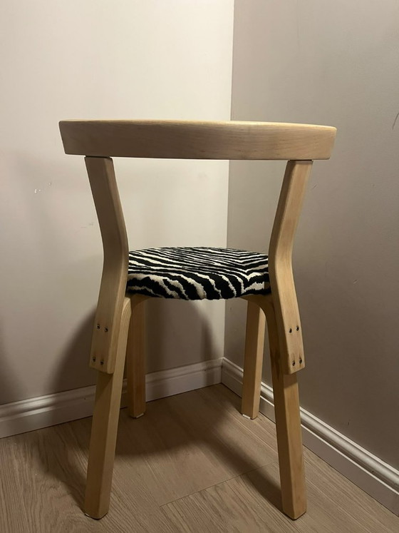 Sedia Alvar Aalto 68 con Tessuto Artek Zebra – Sedie da pranzo, Legno (photo 2 of 5)