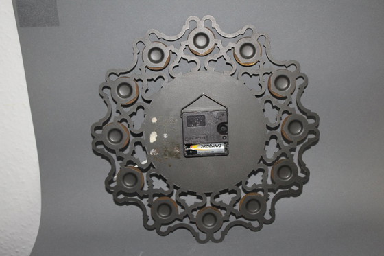 Image 1 of Reloj de pared de metal y latón con números romanos, de Junghans, de la década de 1960.