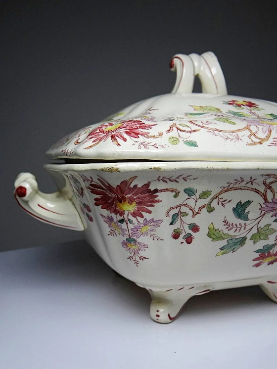 Antike Longchamp Suppenterrine/Gemüseschale mit polychromen Gänseblümchen aus Eisenstein. – Geschirr (photo 6 of 16)