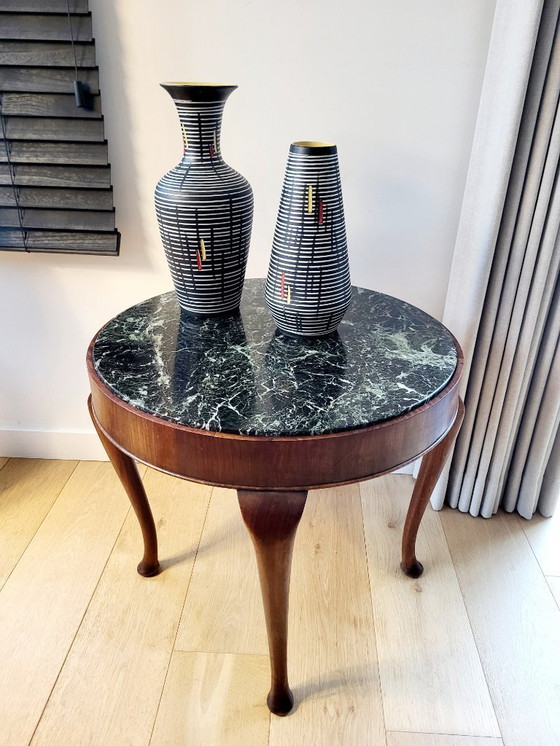 Image 1 of Table d'appoint ou table basse ancienne française, plateau en marbre et piètement en bois