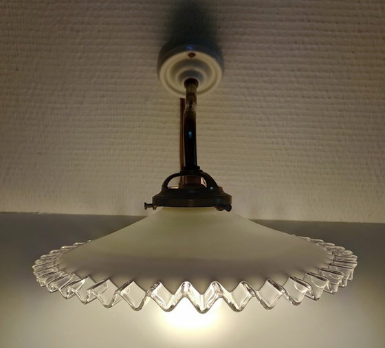 Image 1 of Opalen wandlamp, messing en porselein, begin 20e eeuw