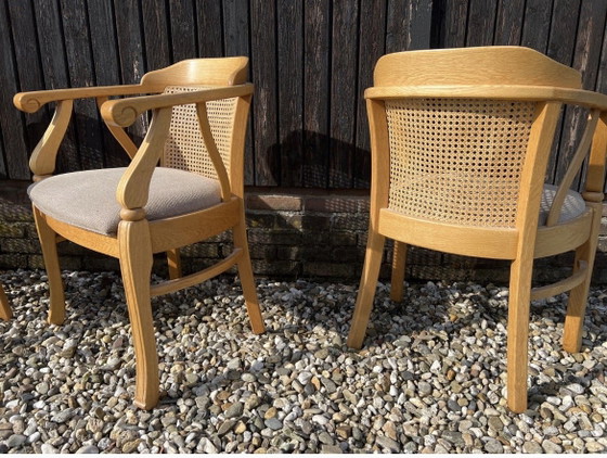 Set aus 4 schlichten Eichen-Esszimmerstühlen – Rattan, Textile (photo 3 of 6)