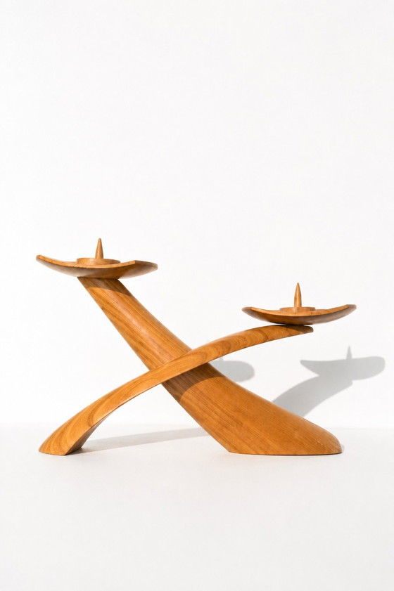 Image 1 of Rare chandelier sculptural en bois sculpté à la main, de style moderne du milieu du XXe siècle, en forme de boomerang.