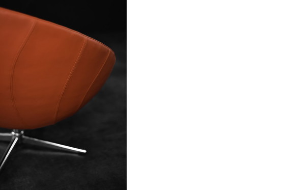 Image 1 of Fauteuil pivotant orange de style scandinave moderne vintage des années 1960