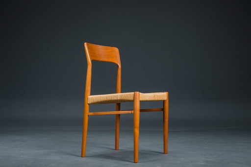 Chaise de salle à manger danoise en teck et osier par Henning Kjaernulf pour Koruo Stolefabrik, années 1960