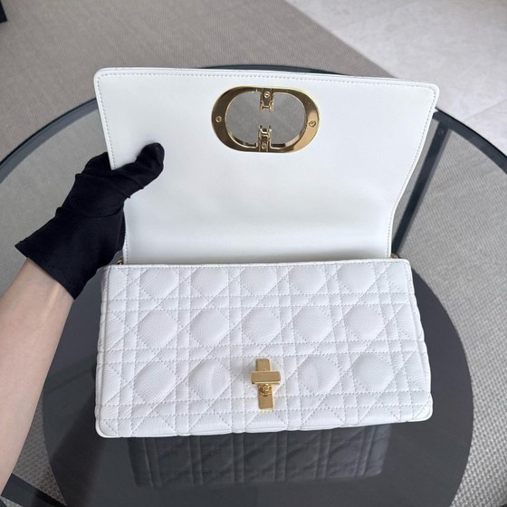 Image 1 of DIOR CARO MEDIUM - PELLE DI VITELLO GRANATA CANNAGE, FERRAMENTA BIANCA ORO
